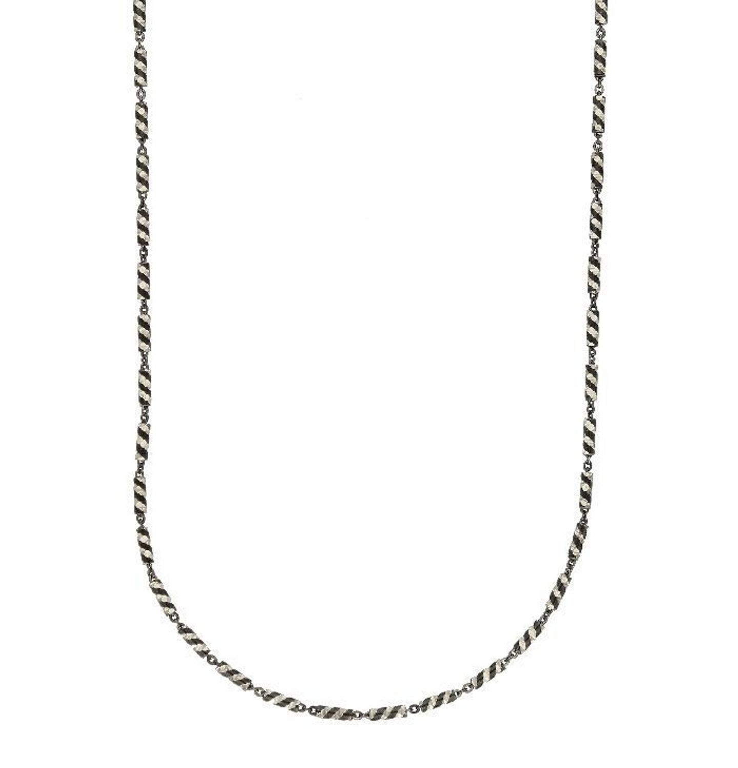 Srebrny łańcuszek ozdobny splot w czarnym odcieniu 1,3mm DIA-LAN-6004-925 1,3mm. Łańcuszek to bardzo dobry pomysł na prezent dla siebie lub bliskiej osoby. Najchętniej wybierany jest jako prezent urodzinowy, ale nie tylko. S.jpg